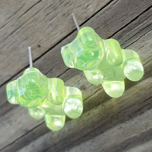 💚NEW LIME GREEN GUMMY BEAR STUDS💚 - Picture 2 of 4